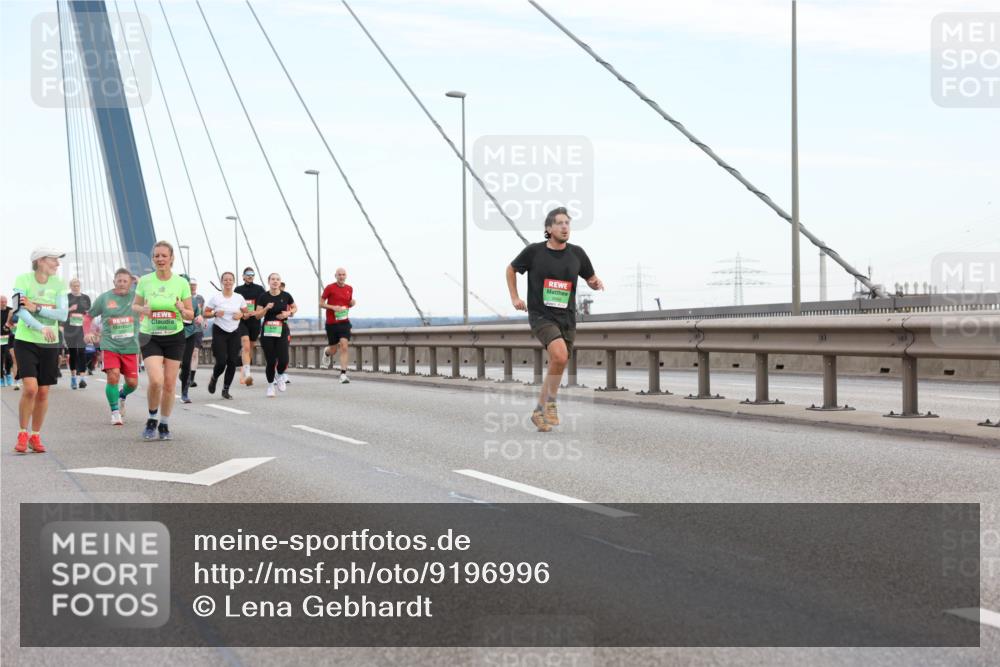 03.10.2025 - Köhlbrandbrückenlauf Lena Gebhardt http://msf.ph/oto/9196996 03.10.2025 15:29:44 Position 1  meine-sportfotos.de