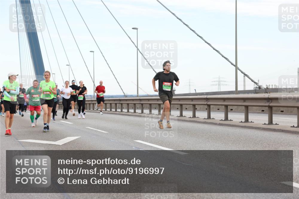 03.10.2025 - Köhlbrandbrückenlauf Lena Gebhardt http://msf.ph/oto/9196997 03.10.2025 15:29:44 Position 1 9548, 9468 meine-sportfotos.de