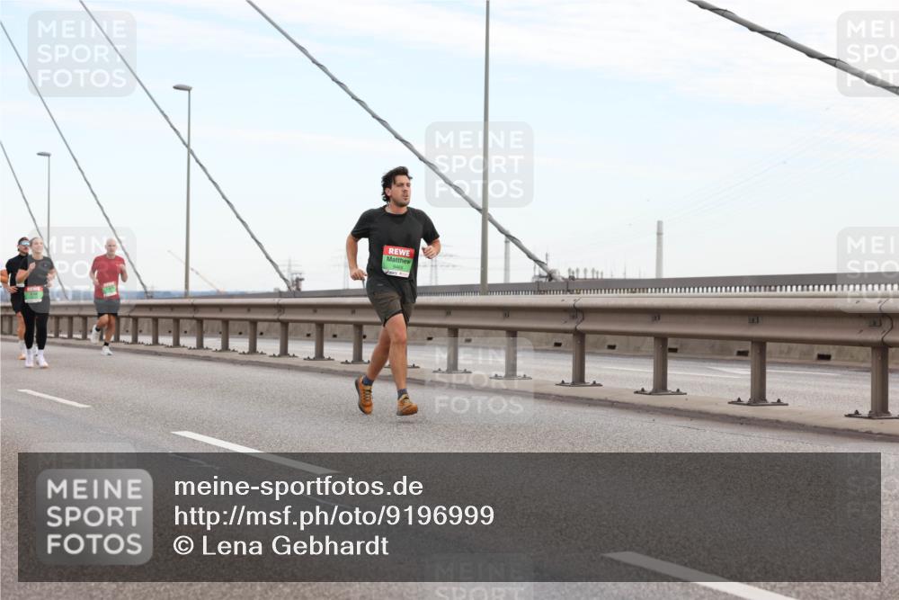 03.10.2025 - Köhlbrandbrückenlauf Lena Gebhardt http://msf.ph/oto/9196999 03.10.2025 15:29:45 Position 1 9468 meine-sportfotos.de