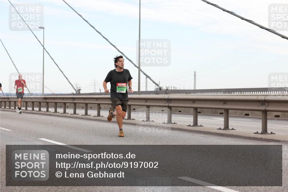 03.10.2025 - Köhlbrandbrückenlauf Lena Gebhardt http://msf.ph/oto/9197002 03.10.2025 15:29:45 Position 1 9468 meine-sportfotos.de