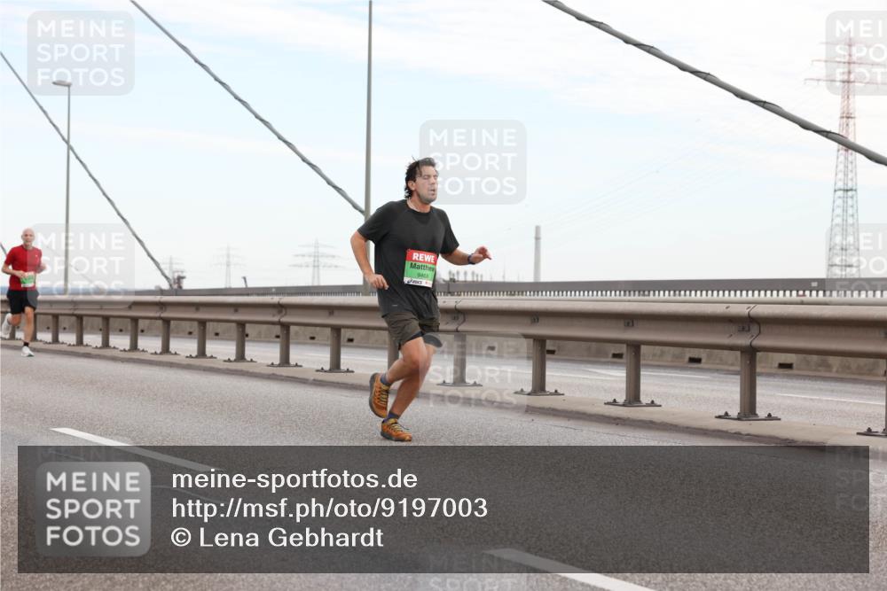 03.10.2025 - Köhlbrandbrückenlauf Lena Gebhardt http://msf.ph/oto/9197003 03.10.2025 15:29:46 Position 1 9468 meine-sportfotos.de