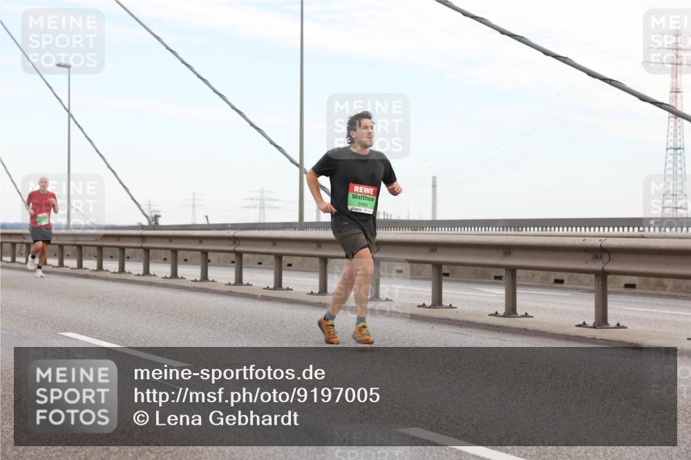 03.10.2025 - Köhlbrandbrückenlauf Lena Gebhardt http://msf.ph/oto/9197005 03.10.2025 15:29:46 Position 1 9468 meine-sportfotos.de