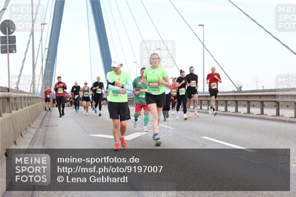 03.10.2025 - Köhlbrandbrückenlauf Lena Gebhardt http://msf.ph/oto/9197007 03.10.2025 15:29:47 Position 1 9547, 9548 meine-sportfotos.de