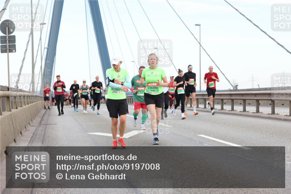03.10.2025 - Köhlbrandbrückenlauf Lena Gebhardt http://msf.ph/oto/9197008 03.10.2025 15:29:47 Position 1 9547, 9548 meine-sportfotos.de
