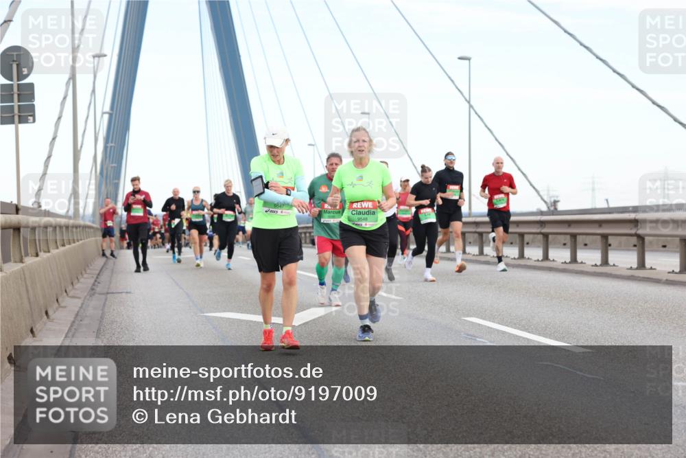03.10.2025 - Köhlbrandbrückenlauf Lena Gebhardt http://msf.ph/oto/9197009 03.10.2025 15:29:47 Position 1 9547, 9548 meine-sportfotos.de