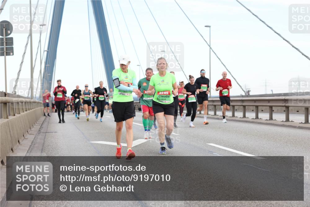 03.10.2025 - Köhlbrandbrückenlauf Lena Gebhardt http://msf.ph/oto/9197010 03.10.2025 15:29:47 Position 1 954, 9548 meine-sportfotos.de