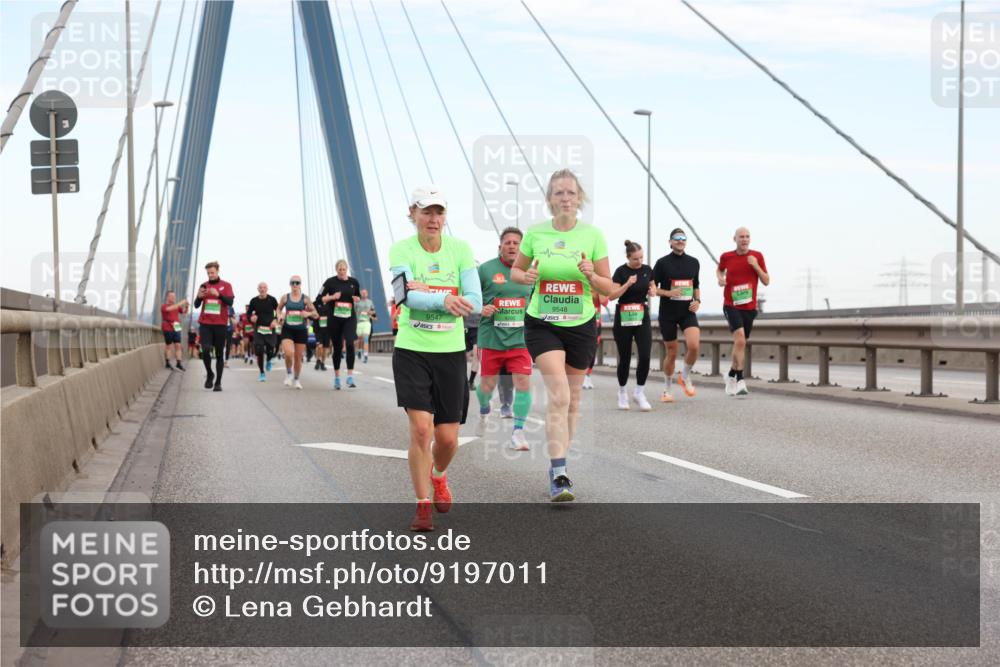 03.10.2025 - Köhlbrandbrückenlauf Lena Gebhardt http://msf.ph/oto/9197011 03.10.2025 15:29:47 Position 1 9548 meine-sportfotos.de