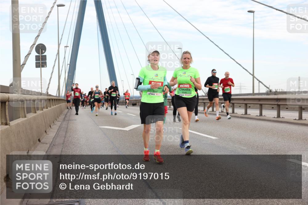 03.10.2025 - Köhlbrandbrückenlauf Lena Gebhardt http://msf.ph/oto/9197015 03.10.2025 15:29:48 Position 1 9547, 9548 meine-sportfotos.de