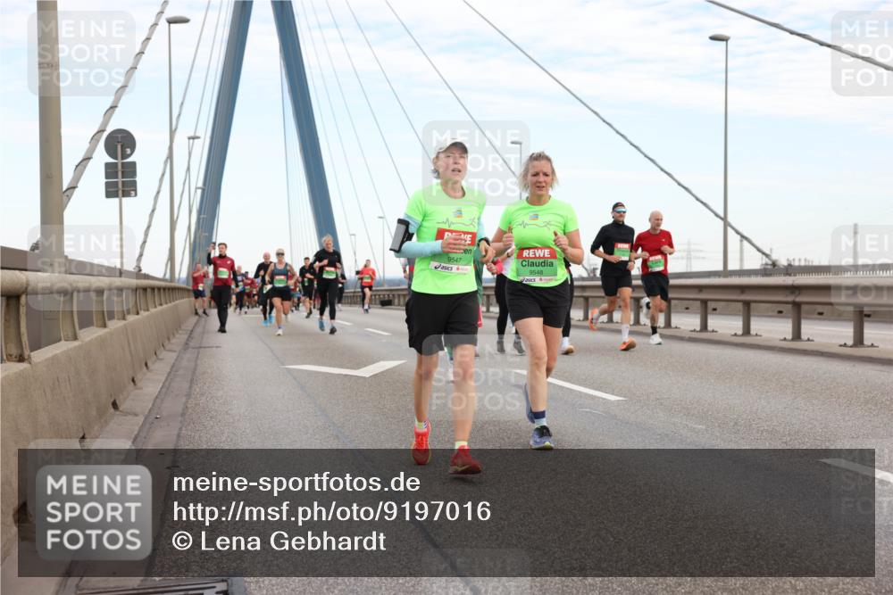 03.10.2025 - Köhlbrandbrückenlauf Lena Gebhardt http://msf.ph/oto/9197016 03.10.2025 15:29:48 Position 1 9547, 9548 meine-sportfotos.de
