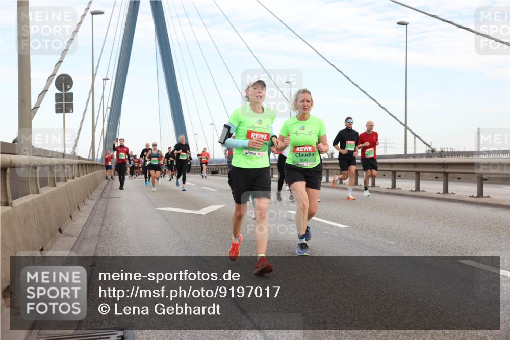 03.10.2025 - Köhlbrandbrückenlauf Lena Gebhardt http://msf.ph/oto/9197017 03.10.2025 15:29:48 Position 1 9548 meine-sportfotos.de