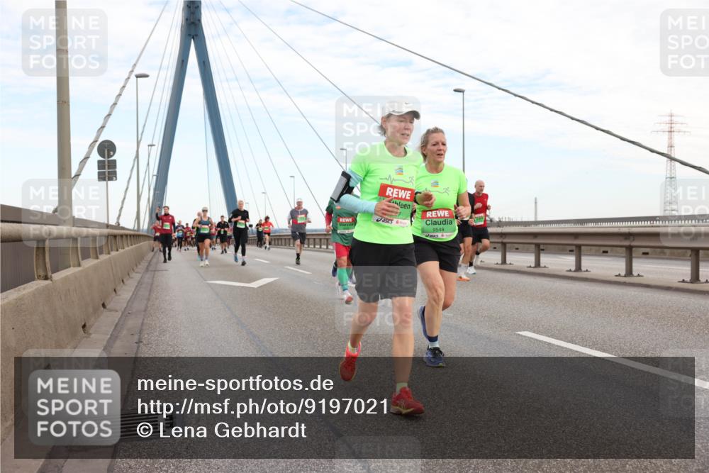 03.10.2025 - Köhlbrandbrückenlauf Lena Gebhardt http://msf.ph/oto/9197021 03.10.2025 15:29:49 Position 1 9548 meine-sportfotos.de