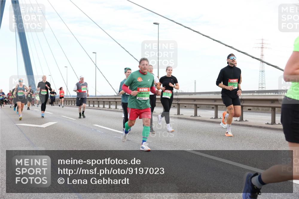 03.10.2025 - Köhlbrandbrückenlauf Lena Gebhardt http://msf.ph/oto/9197023 03.10.2025 15:29:50 Position 1  meine-sportfotos.de
