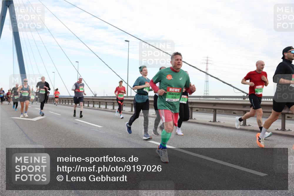 03.10.2025 - Köhlbrandbrückenlauf Lena Gebhardt http://msf.ph/oto/9197026 03.10.2025 15:29:51 Position 1 9295 meine-sportfotos.de