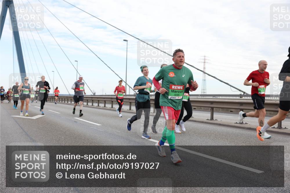 03.10.2025 - Köhlbrandbrückenlauf Lena Gebhardt http://msf.ph/oto/9197027 03.10.2025 15:29:51 Position 1 9295 meine-sportfotos.de
