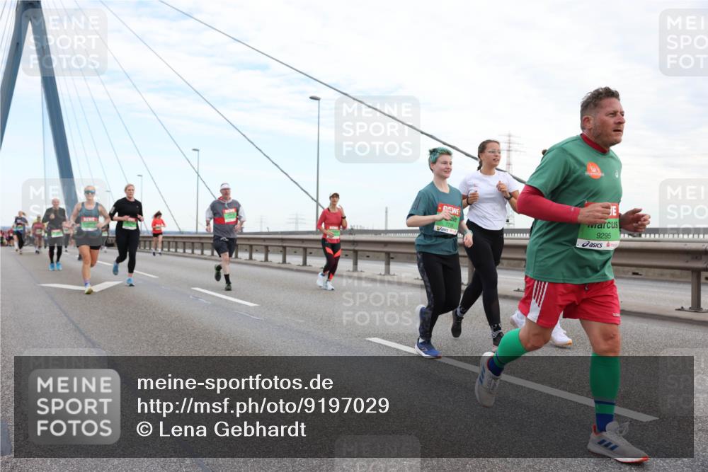 03.10.2025 - Köhlbrandbrückenlauf Lena Gebhardt http://msf.ph/oto/9197029 03.10.2025 15:29:51 Position 1 7716, 9295 meine-sportfotos.de