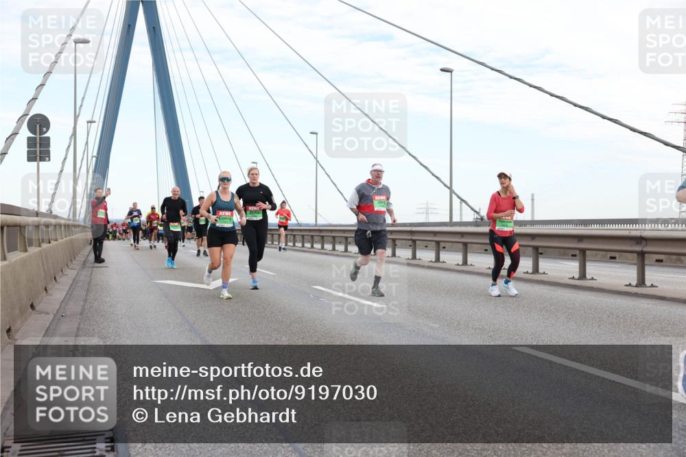 03.10.2025 - Köhlbrandbrückenlauf Lena Gebhardt http://msf.ph/oto/9197030 03.10.2025 15:29:52 Position 1  meine-sportfotos.de