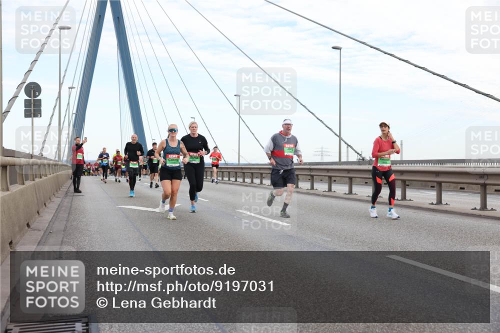 03.10.2025 - Köhlbrandbrückenlauf Lena Gebhardt http://msf.ph/oto/9197031 03.10.2025 15:29:52 Position 1  meine-sportfotos.de