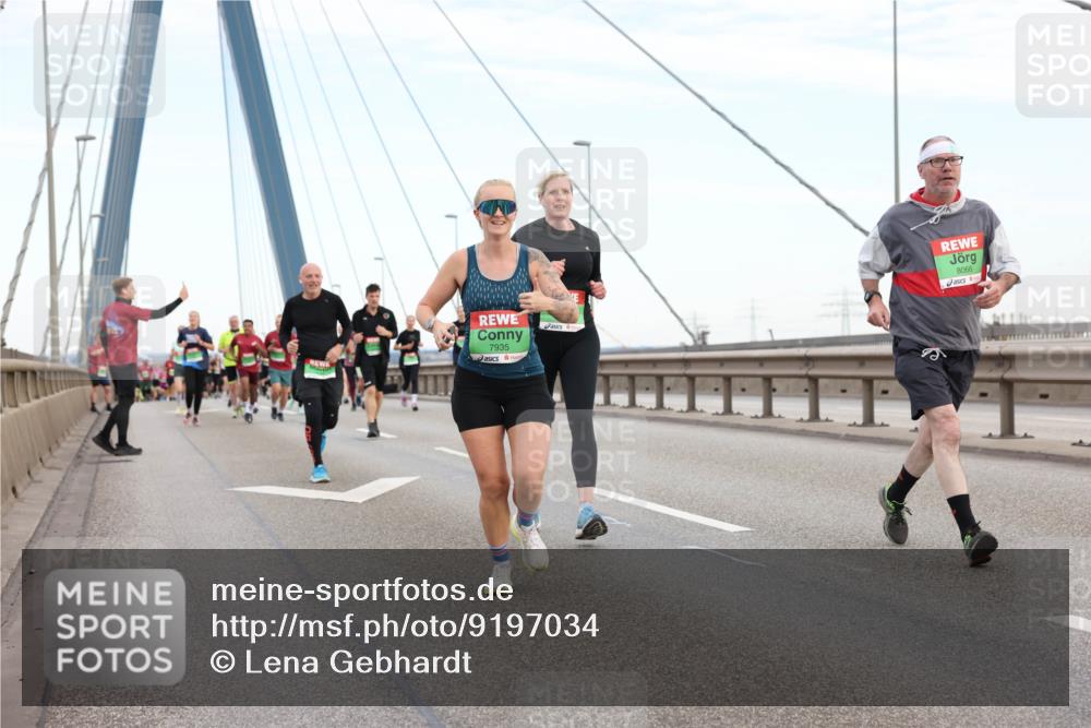 03.10.2025 - Köhlbrandbrückenlauf Lena Gebhardt http://msf.ph/oto/9197034 03.10.2025 15:29:53 Position 1 7935, 8066 meine-sportfotos.de