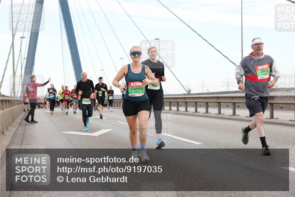 03.10.2025 - Köhlbrandbrückenlauf Lena Gebhardt http://msf.ph/oto/9197035 03.10.2025 15:29:53 Position 1 7935, 8066 meine-sportfotos.de