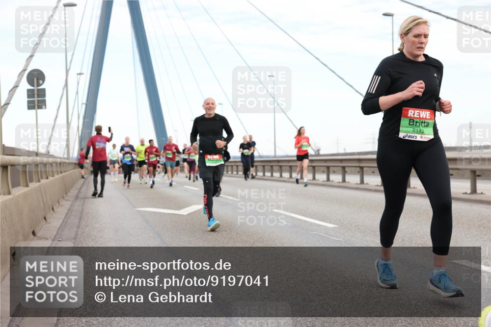 03.10.2025 - Köhlbrandbrückenlauf Lena Gebhardt http://msf.ph/oto/9197041 03.10.2025 15:29:54 Position 1 8113 meine-sportfotos.de