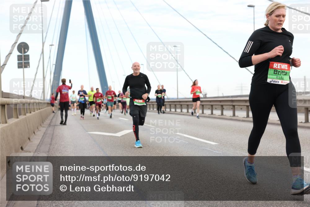 03.10.2025 - Köhlbrandbrückenlauf Lena Gebhardt http://msf.ph/oto/9197042 03.10.2025 15:29:54 Position 1 8113 meine-sportfotos.de