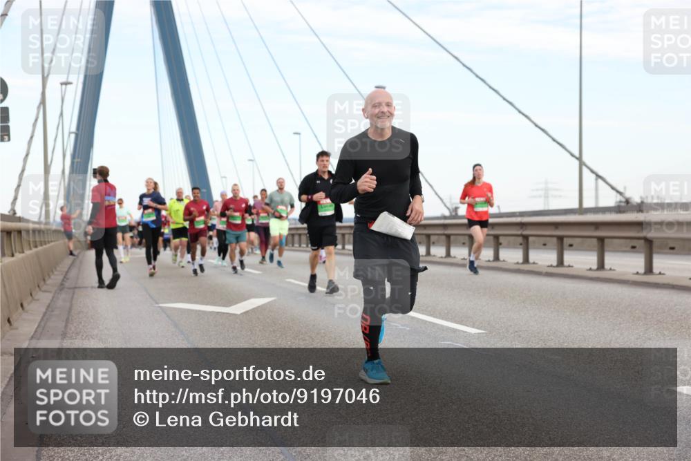 03.10.2025 - Köhlbrandbrückenlauf Lena Gebhardt http://msf.ph/oto/9197046 03.10.2025 15:29:55 Position 1  meine-sportfotos.de