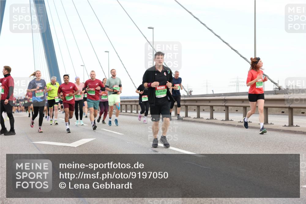 03.10.2025 - Köhlbrandbrückenlauf Lena Gebhardt http://msf.ph/oto/9197050 03.10.2025 15:29:57 Position 1 16 meine-sportfotos.de