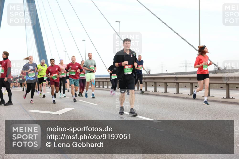 03.10.2025 - Köhlbrandbrückenlauf Lena Gebhardt http://msf.ph/oto/9197051 03.10.2025 15:29:57 Position 1 8063 meine-sportfotos.de