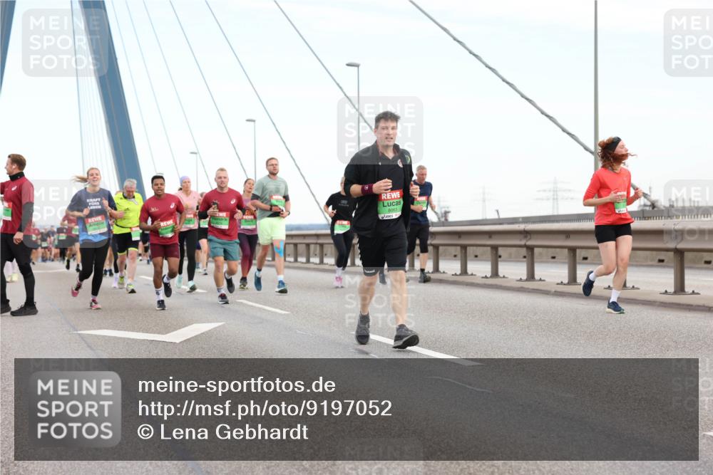 03.10.2025 - Köhlbrandbrückenlauf Lena Gebhardt http://msf.ph/oto/9197052 03.10.2025 15:29:57 Position 1 8063 meine-sportfotos.de