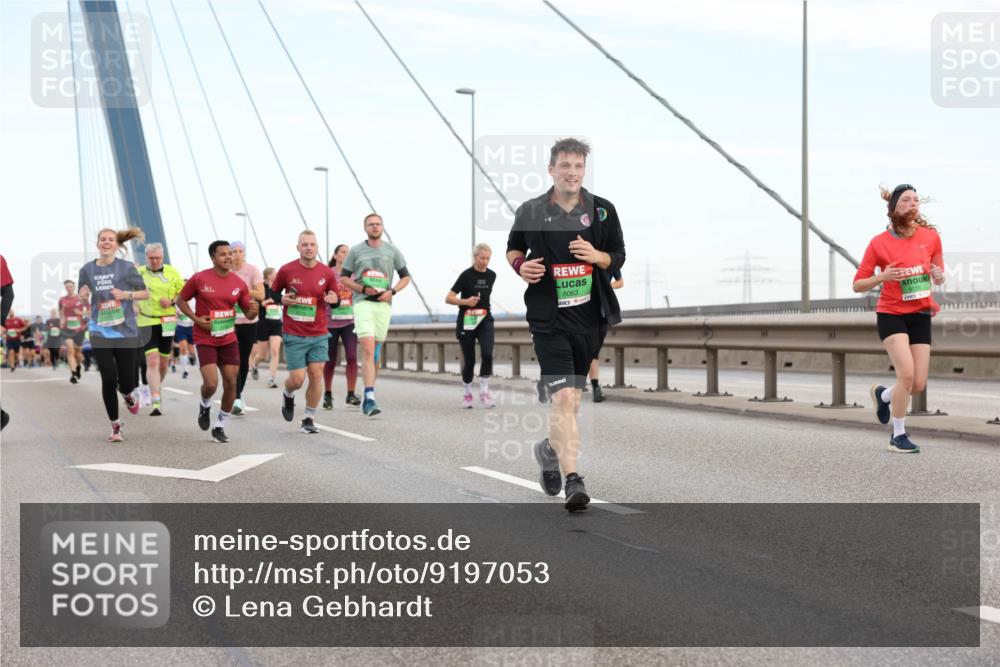 03.10.2025 - Köhlbrandbrückenlauf Lena Gebhardt http://msf.ph/oto/9197053 03.10.2025 15:29:57 Position 1 1, 8063 meine-sportfotos.de