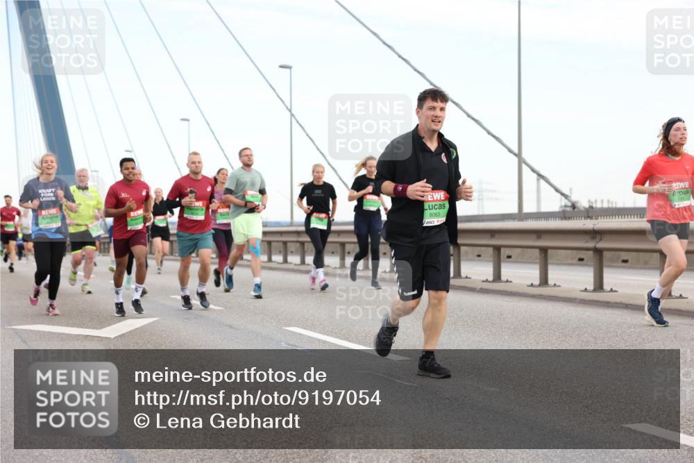 03.10.2025 - Köhlbrandbrückenlauf Lena Gebhardt http://msf.ph/oto/9197054 03.10.2025 15:29:57 Position 1 8063, 116 meine-sportfotos.de
