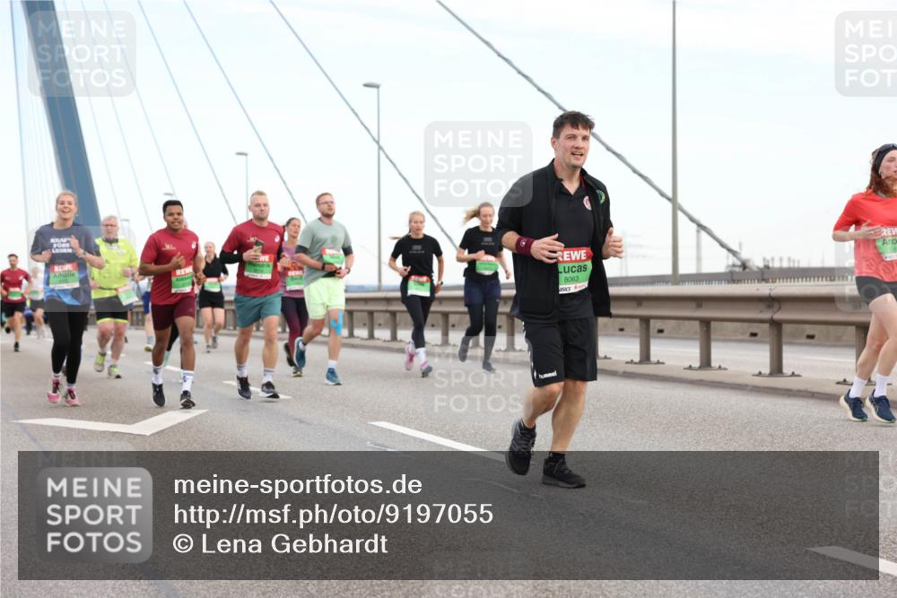 03.10.2025 - Köhlbrandbrückenlauf Lena Gebhardt http://msf.ph/oto/9197055 03.10.2025 15:29:58 Position 1 8063 meine-sportfotos.de