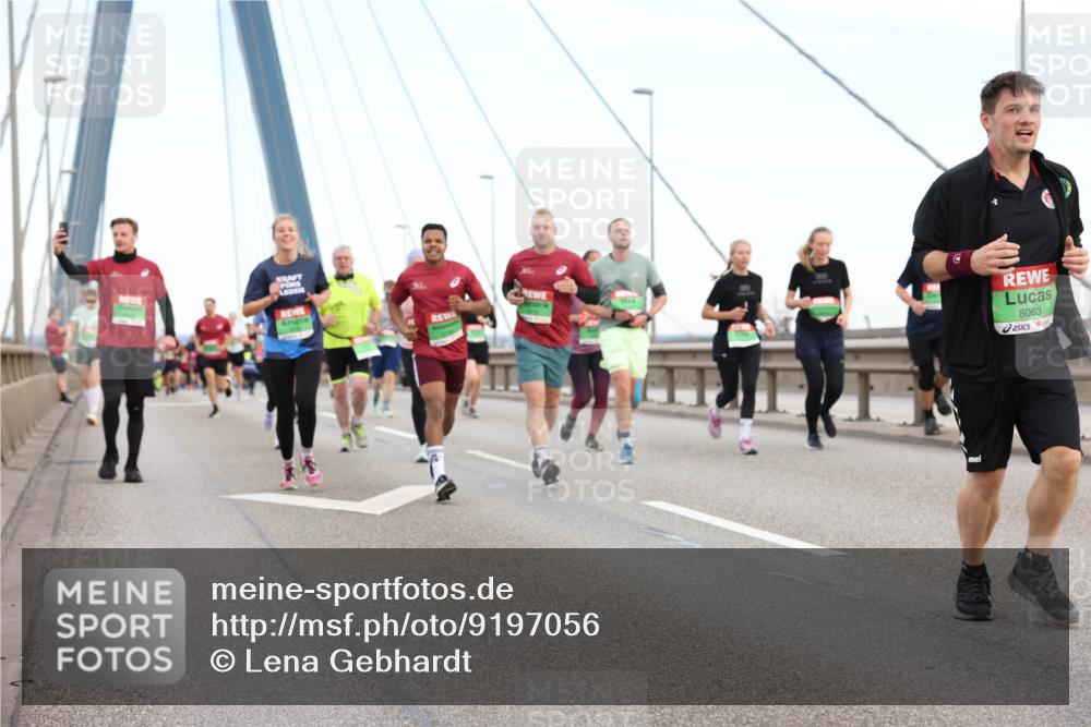 03.10.2025 - Köhlbrandbrückenlauf Lena Gebhardt http://msf.ph/oto/9197056 03.10.2025 15:29:58 Position 1 8063 meine-sportfotos.de