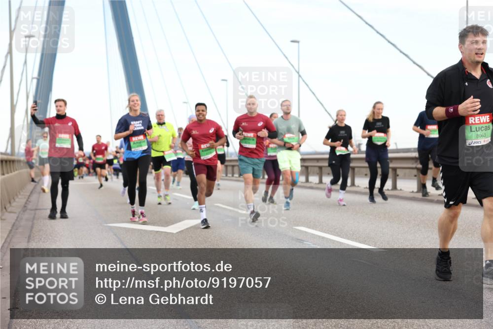 03.10.2025 - Köhlbrandbrückenlauf Lena Gebhardt http://msf.ph/oto/9197057 03.10.2025 15:29:58 Position 1 8063 meine-sportfotos.de
