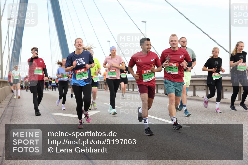 03.10.2025 - Köhlbrandbrückenlauf Lena Gebhardt http://msf.ph/oto/9197063 03.10.2025 15:29:59 Position 1 9131, 9152, 51, 8778, 8776, 8970 meine-sportfotos.de