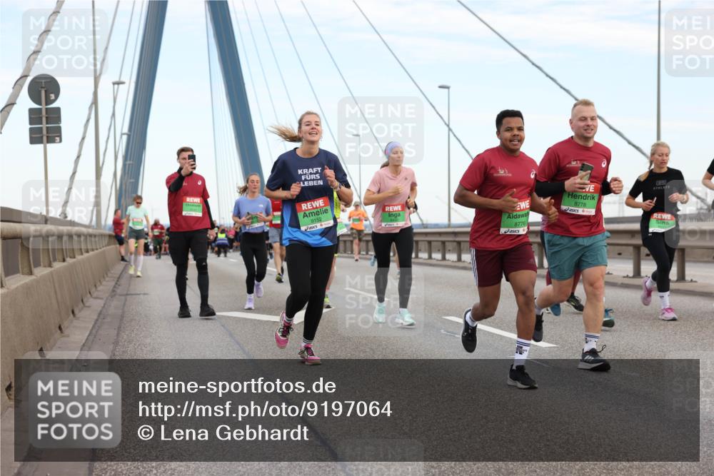 03.10.2025 - Köhlbrandbrückenlauf Lena Gebhardt http://msf.ph/oto/9197064 03.10.2025 15:30:00 Position 1 9152, 8778, 8776 meine-sportfotos.de