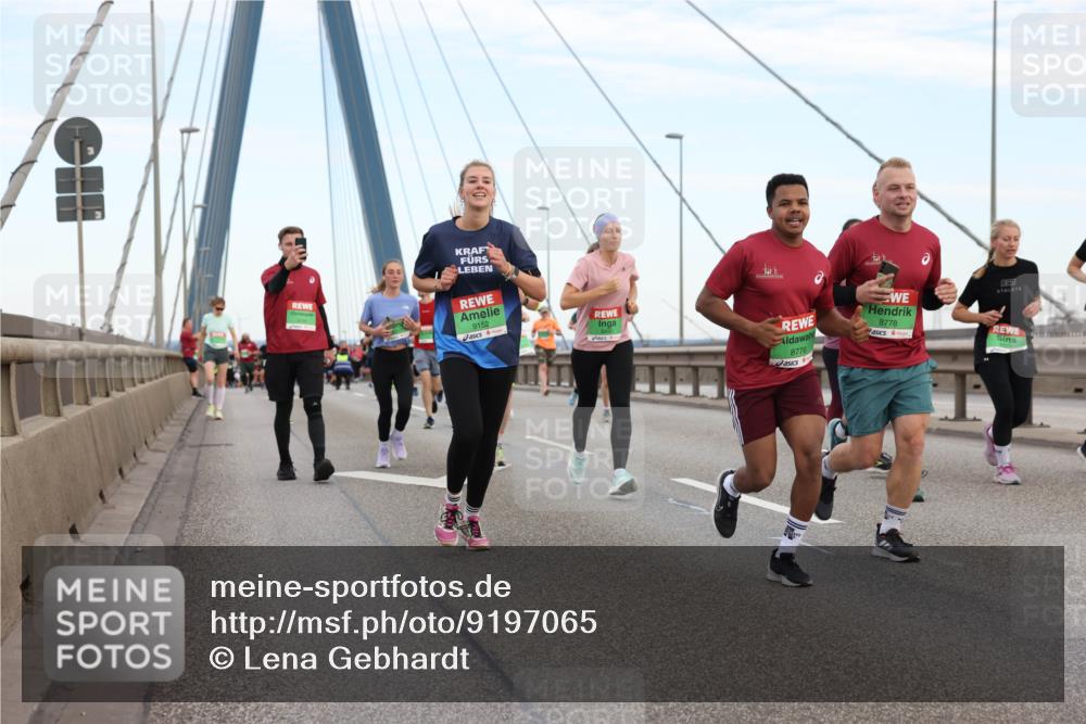 03.10.2025 - Köhlbrandbrückenlauf Lena Gebhardt http://msf.ph/oto/9197065 03.10.2025 15:30:00 Position 1 9152, 8776, 8778 meine-sportfotos.de