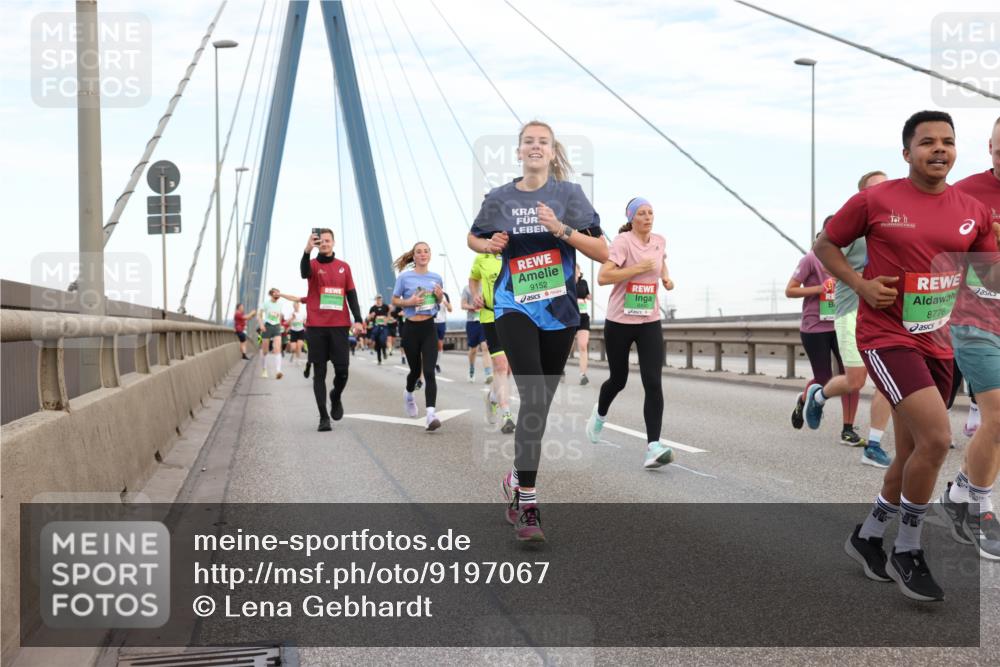 03.10.2025 - Köhlbrandbrückenlauf Lena Gebhardt http://msf.ph/oto/9197067 03.10.2025 15:30:01 Position 1 9152, 8776 meine-sportfotos.de