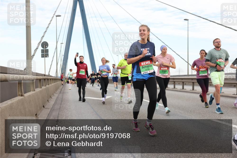 03.10.2025 - Köhlbrandbrückenlauf Lena Gebhardt http://msf.ph/oto/9197068 03.10.2025 15:30:01 Position 1 9152, 8009 meine-sportfotos.de