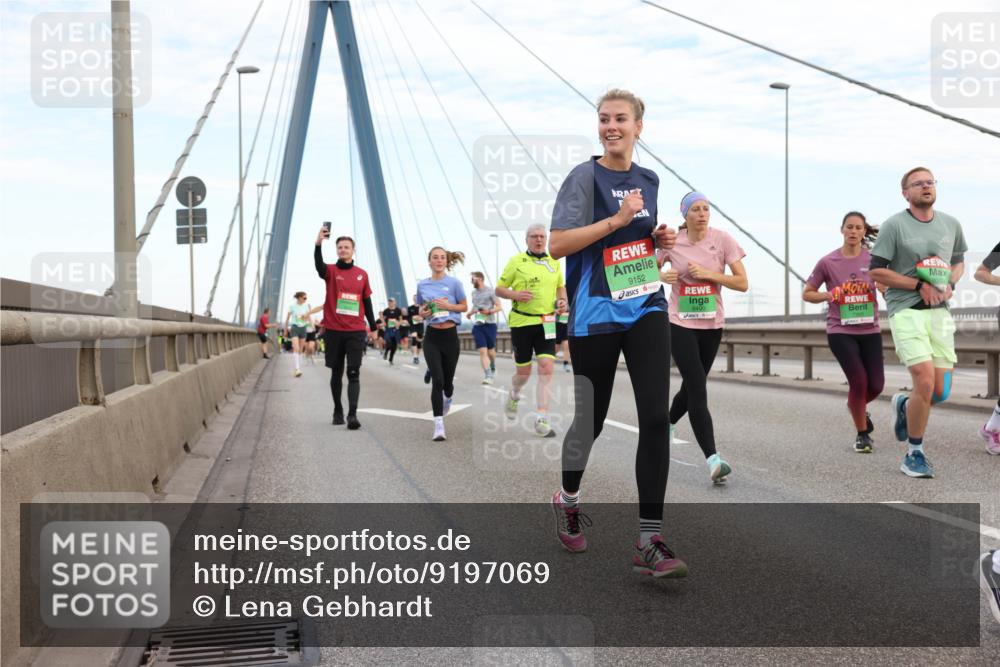 03.10.2025 - Köhlbrandbrückenlauf Lena Gebhardt http://msf.ph/oto/9197069 03.10.2025 15:30:01 Position 1 9152, 8009 meine-sportfotos.de