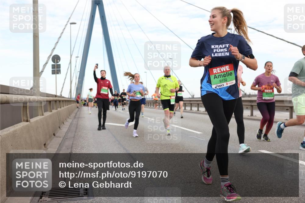 03.10.2025 - Köhlbrandbrückenlauf Lena Gebhardt http://msf.ph/oto/9197070 03.10.2025 15:30:01 Position 1 9152 meine-sportfotos.de