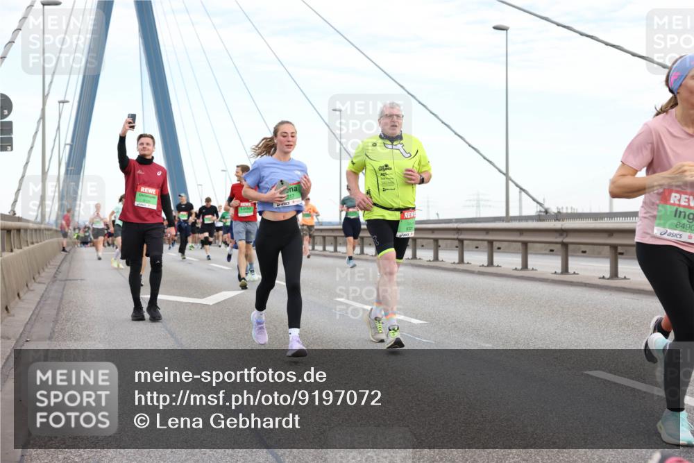 03.10.2025 - Köhlbrandbrückenlauf Lena Gebhardt http://msf.ph/oto/9197072 03.10.2025 15:30:02 Position 1 4, 9131, 9701, 8490 meine-sportfotos.de