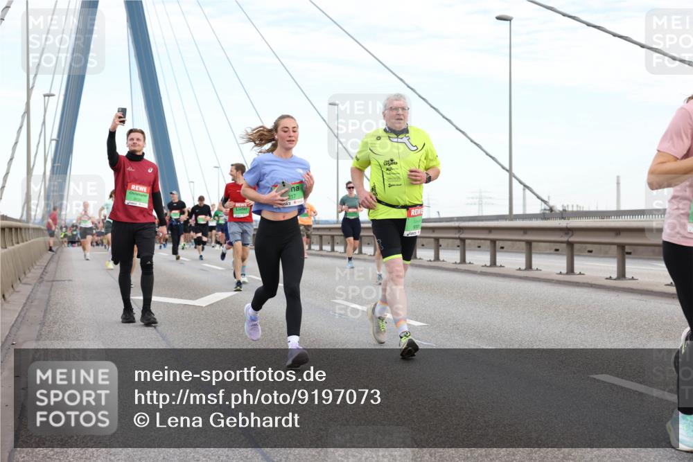 03.10.2025 - Köhlbrandbrückenlauf Lena Gebhardt http://msf.ph/oto/9197073 03.10.2025 15:30:02 Position 1 217 meine-sportfotos.de