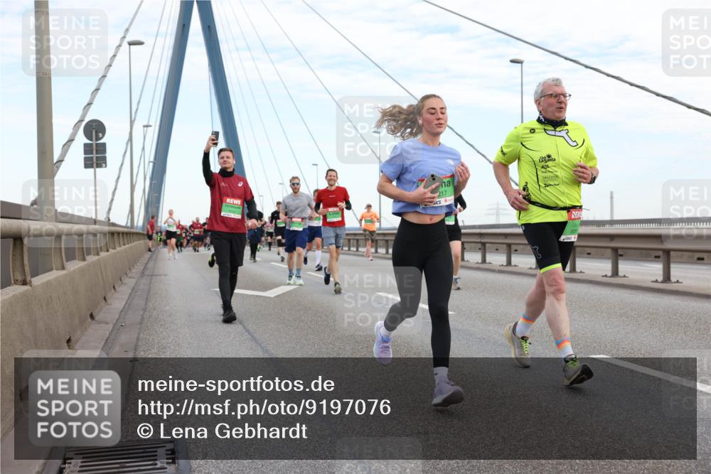 03.10.2025 - Köhlbrandbrückenlauf Lena Gebhardt http://msf.ph/oto/9197076 03.10.2025 15:30:03 Position 1 217 meine-sportfotos.de