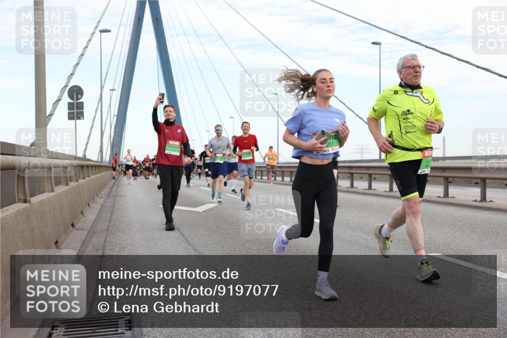 03.10.2025 - Köhlbrandbrückenlauf Lena Gebhardt http://msf.ph/oto/9197077 03.10.2025 15:30:03 Position 1 217 meine-sportfotos.de