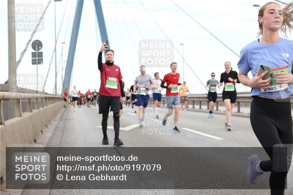 03.10.2025 - Köhlbrandbrückenlauf Lena Gebhardt http://msf.ph/oto/9197079 03.10.2025 15:30:03 Position 1 82 meine-sportfotos.de