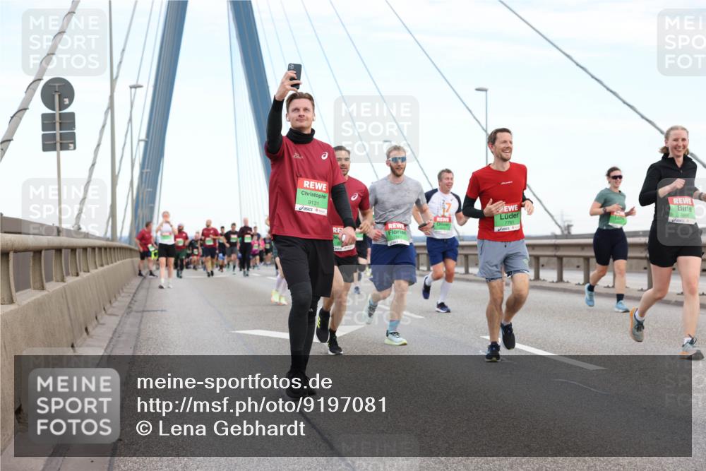 03.10.2025 - Köhlbrandbrückenlauf Lena Gebhardt http://msf.ph/oto/9197081 03.10.2025 15:30:04 Position 1 9131, 7761, 7666 meine-sportfotos.de
