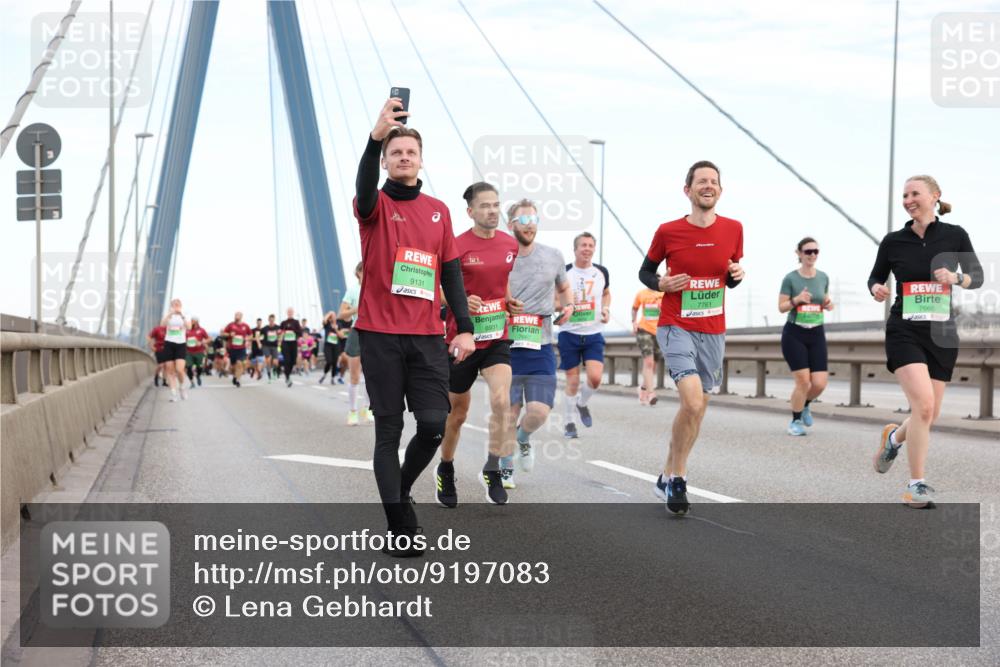 03.10.2025 - Köhlbrandbrückenlauf Lena Gebhardt http://msf.ph/oto/9197083 03.10.2025 15:30:04 Position 1 9131, 7761, 8931, 7666 meine-sportfotos.de