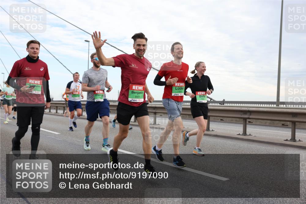 03.10.2025 - Köhlbrandbrückenlauf Lena Gebhardt http://msf.ph/oto/9197090 03.10.2025 15:30:06 Position 1 31, 8931, 766, 7761, 7666 meine-sportfotos.de