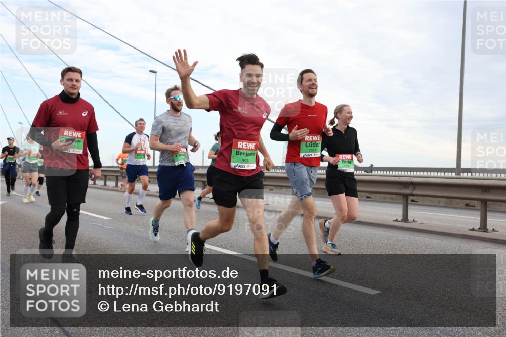 03.10.2025 - Köhlbrandbrückenlauf Lena Gebhardt http://msf.ph/oto/9197091 03.10.2025 15:30:06 Position 1 8931, 7761 meine-sportfotos.de
